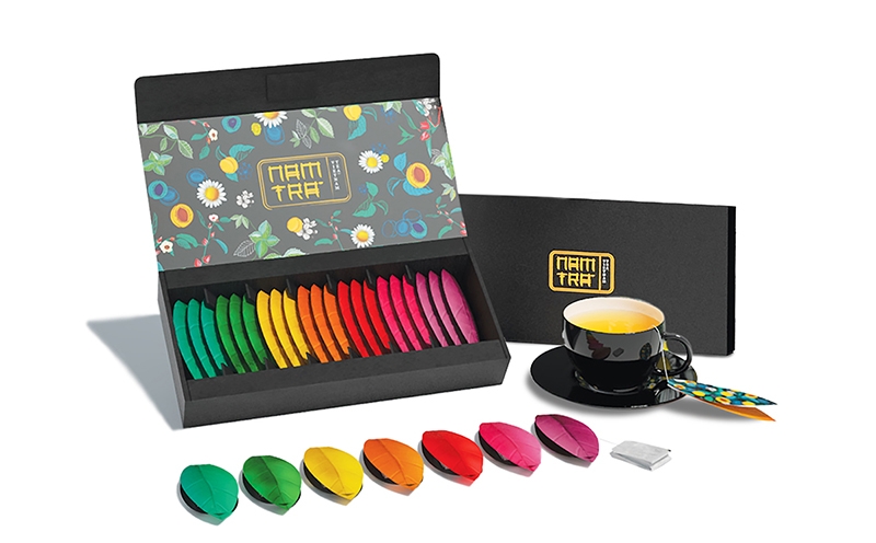 花茶包裝設(shè)計(jì),產(chǎn)品共有杏仁，蓮花，雛菊，薄荷葉等花茶種類(lèi)