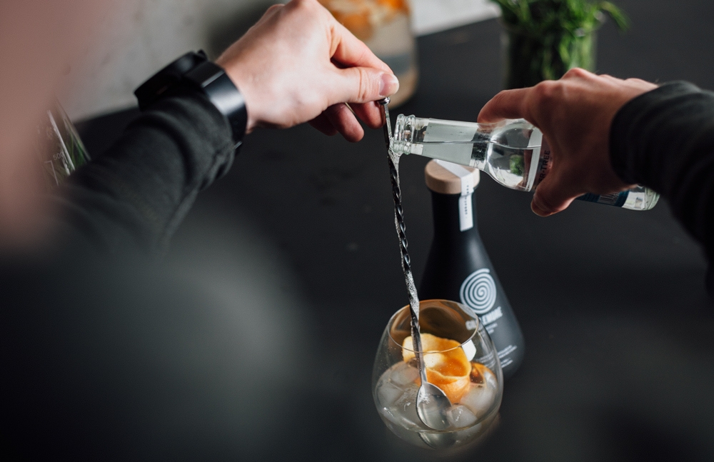 神奇松子酒瓶型包裝設(shè)計(jì)，全新視覺(jué)體驗(yàn)