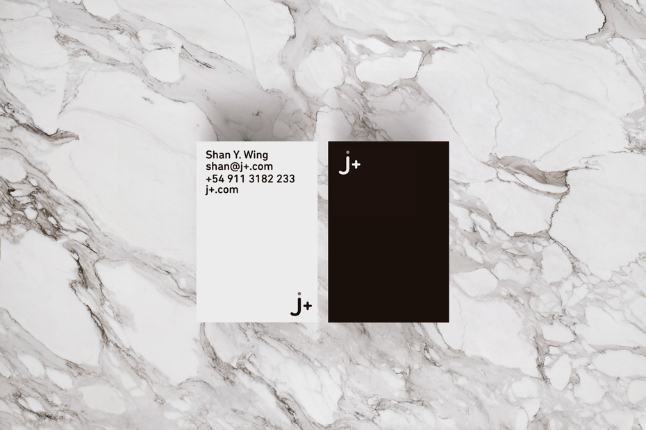 芹菜，蘋果，菠蘿，芹菜，甜菜，檸檬，紫甘藍，生姜，胡蘿卜，薄荷等有機鮮榨果汁飲料瓶型包裝設計。