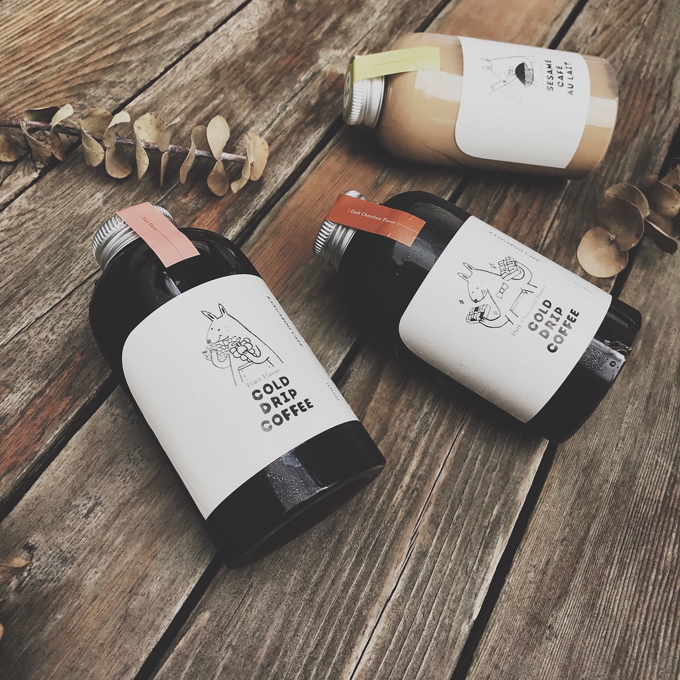 黑巧克力、水果風味、芝麻歐蕾三種不同的咖啡包裝設計