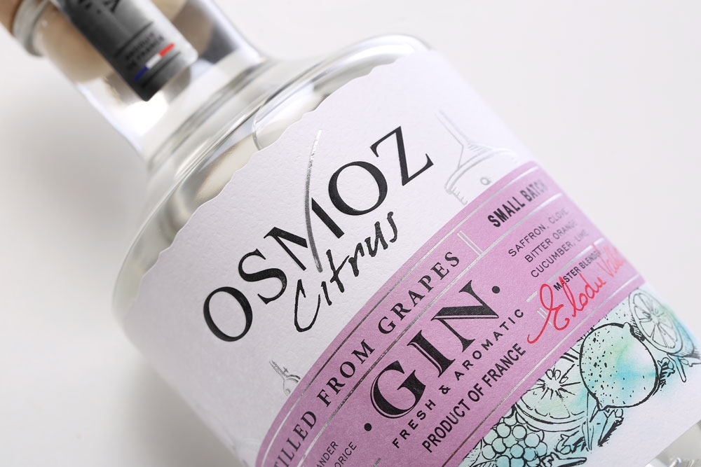 水彩素描式的杜松子酒包裝設計